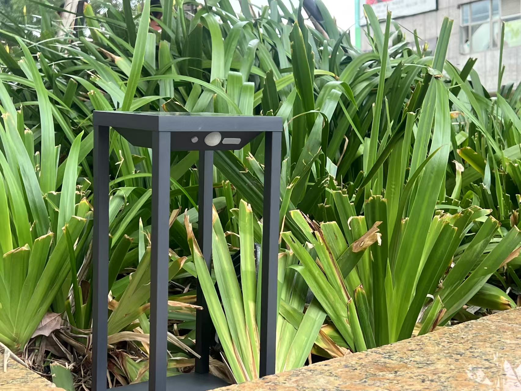 sensor-aluminum-solar-garden-light-ip65.jpg