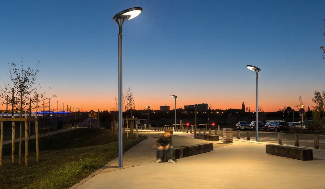 The Differences between Solar Outdoor Lighting And AC Outdoor Lighting